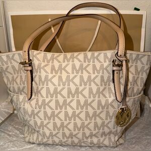 Michael Kors Jet Set Travel Large Logo Tote- Vanilla